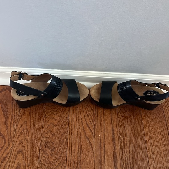 Clark Artisan Black Leather Wedges size 8.5 - Picture 7 of 10
